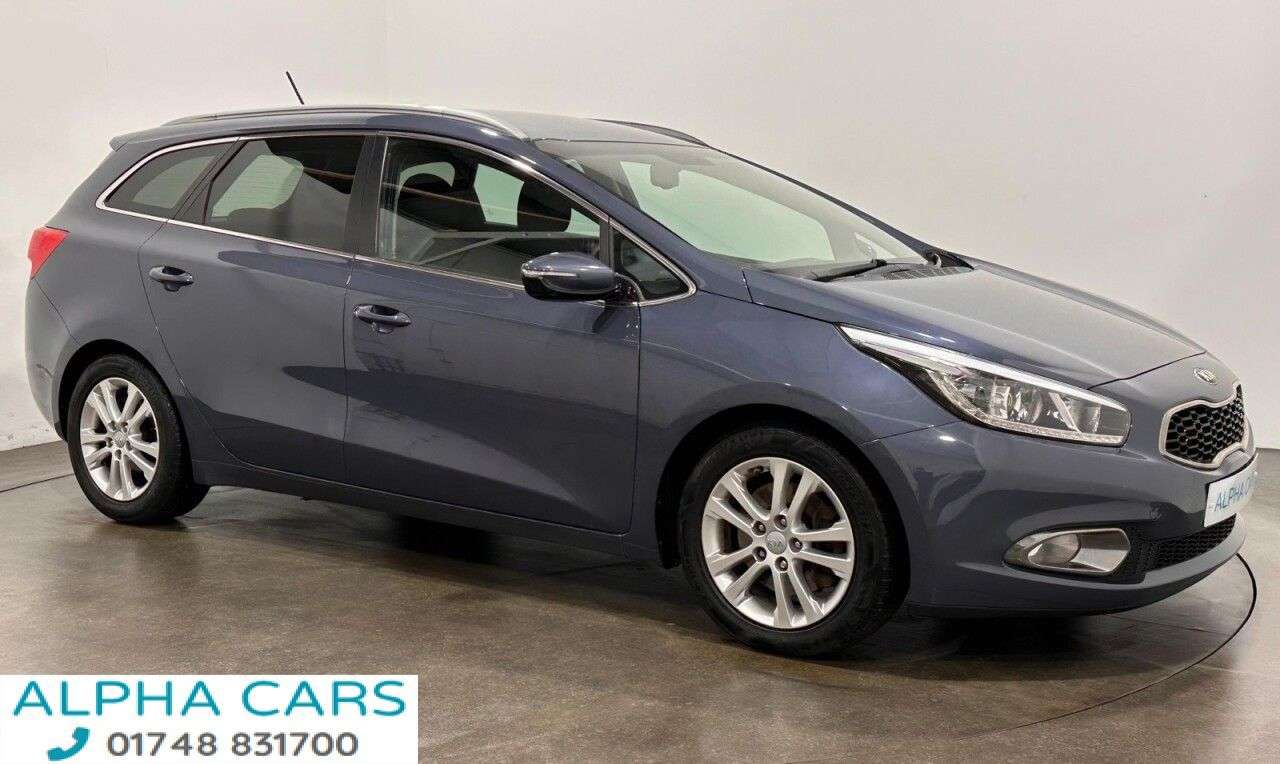A 2015 KIA CEED 1.6 CRDi EcoDynamics 3 Sportswagon 5dr Diesel Manual Euro 5 (s/s) (126 bhp) A 2015 KIA CEED 1.6 CRDi EcoDynamics 3 Sportswagon 5dr Diesel Manual Euro 5 (s/s) (126 bhp)