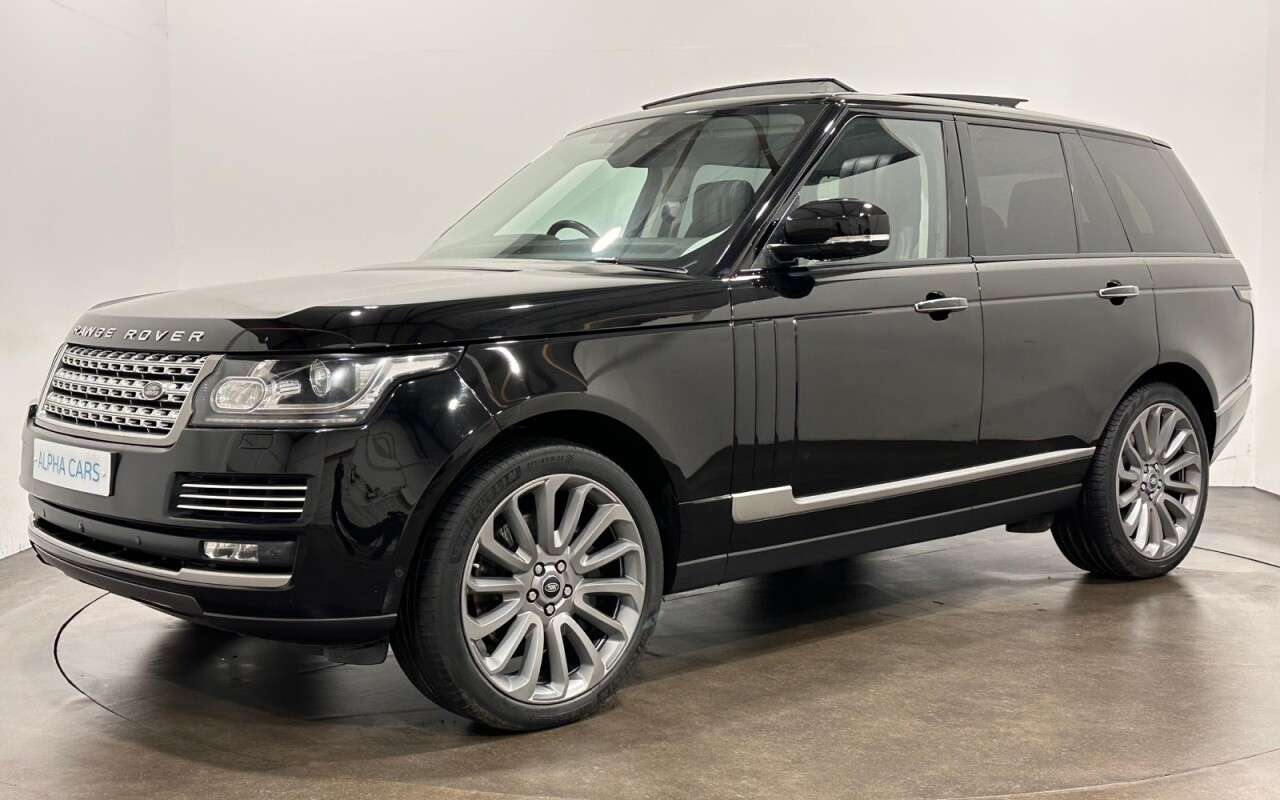 A 2017 LAND ROVER RANGE ROVER 4.4 SD V8 Autobiography SUV 5dr Diesel Auto 4WD Euro 6 (s/s) (339 ps) A 2017 LAND ROVER RANGE ROVER 4.4 SD V8 Autobiography SUV 5dr Diesel Auto 4WD Euro 6 (s/s) (339 ps)