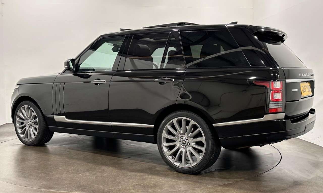 A 2017 LAND ROVER RANGE ROVER 4.4 SD V8 Autobiography SUV 5dr Diesel Auto 4WD Euro 6 (s/s) (339 ps) A 2017 LAND ROVER RANGE ROVER 4.4 SD V8 Autobiography SUV 5dr Diesel Auto 4WD Euro 6 (s/s) (339 ps)