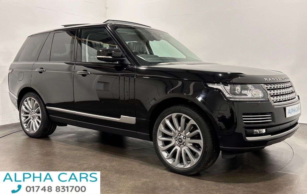 A 2017 LAND ROVER RANGE ROVER 4.4 SD V8 Autobiography SUV 5dr Diesel Auto 4WD Euro 6 (s/s) (339 ps) A 2017 LAND ROVER RANGE ROVER 4.4 SD V8 Autobiography SUV 5dr Diesel Auto 4WD Euro 6 (s/s) (339 ps)