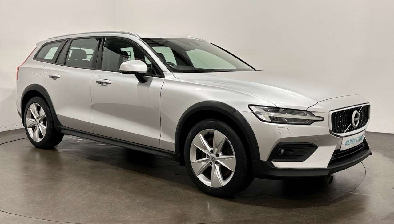 A 2019 VOLVO V60 CROSS COUNTRY 2.0 D4 Estate 5dr Diesel Auto AWD Euro 6 (s/s) (190 ps) Automatic 190 BHP A 2019 VOLVO V60 CROSS COUNTRY 2.0 D4 Estate 5dr Diesel Auto AWD Euro 6 (s/s) (190 ps) Automatic 190 BHP