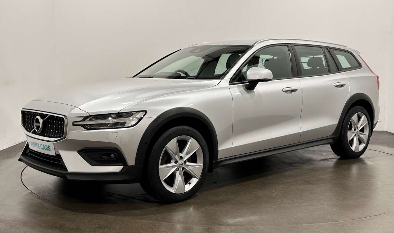 A 2019 VOLVO V60 CROSS COUNTRY 2.0 D4 Estate 5dr Diesel Auto AWD Euro 6 (s/s) (190 ps) Automatic 190 BHP A 2019 VOLVO V60 CROSS COUNTRY 2.0 D4 Estate 5dr Diesel Auto AWD Euro 6 (s/s) (190 ps) Automatic 190 BHP