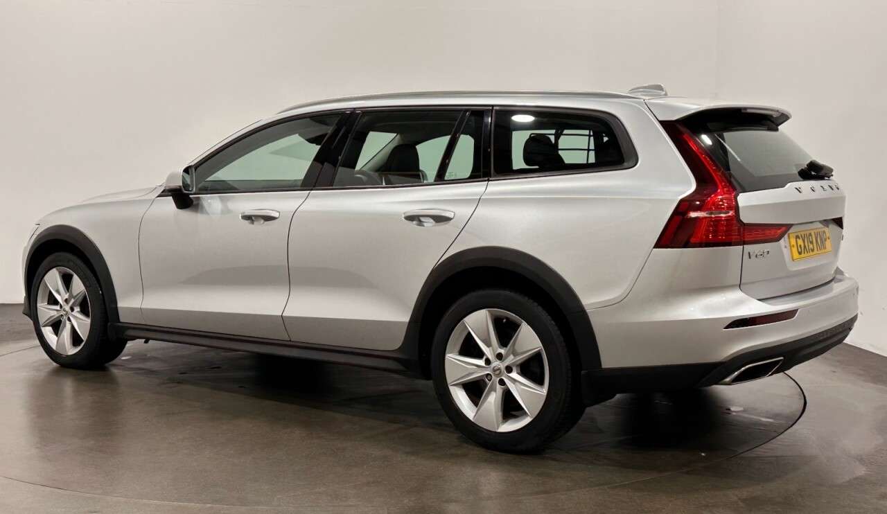A 2019 VOLVO V60 CROSS COUNTRY 2.0 D4 Estate 5dr Diesel Auto AWD Euro 6 (s/s) (190 ps) Automatic 190 BHP A 2019 VOLVO V60 CROSS COUNTRY 2.0 D4 Estate 5dr Diesel Auto AWD Euro 6 (s/s) (190 ps) Automatic 190 BHP