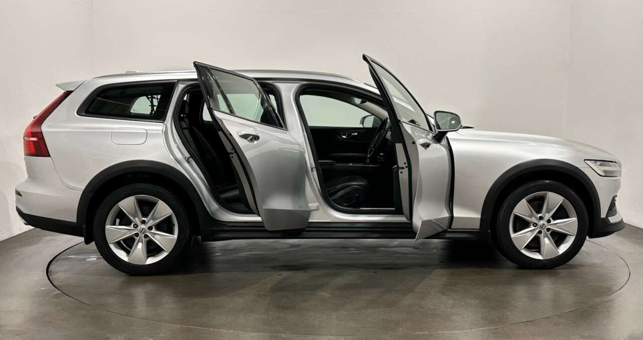 2019 VOLVO V60 CROSS COUNTRY 2019 VOLVO V60 CROSS COUNTRY