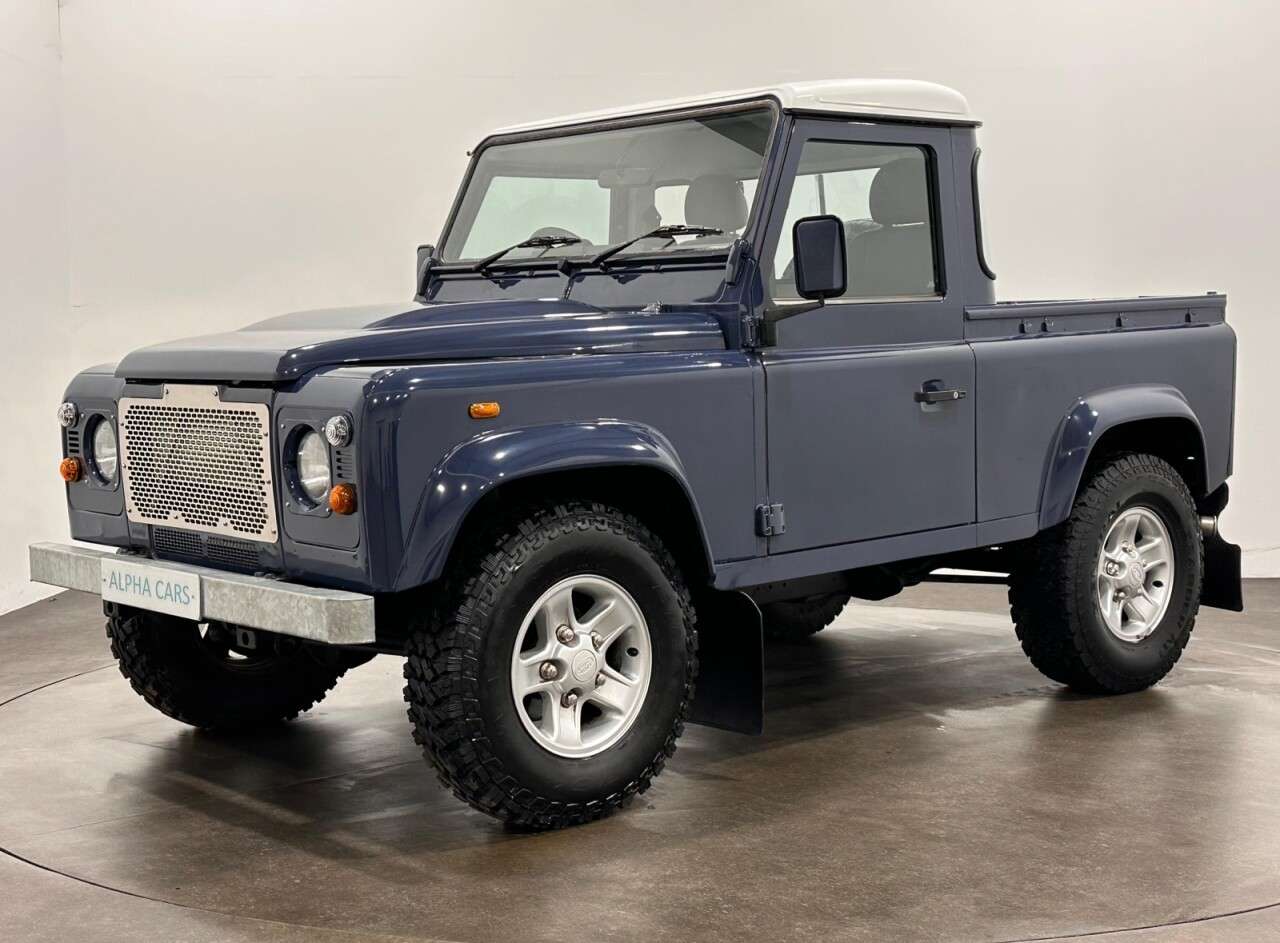 A 2012 LAND ROVER DEFENDER 2.2 TDCi Pickup 2dr Diesel Manual 4WD SWB Euro 5 (122 ps) Strong 2.2 TDCI F A 2012 LAND ROVER DEFENDER 2.2 TDCi Pickup 2dr Diesel Manual 4WD SWB Euro 5 (122 ps) Strong 2.2 TDCI F