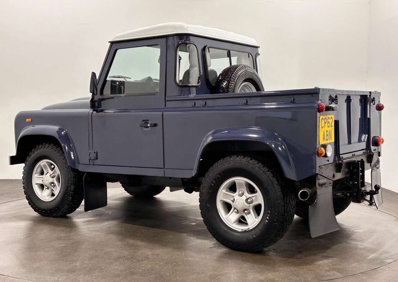 A 2012 LAND ROVER DEFENDER 2.2 TDCi Pickup 2dr Diesel Manual 4WD SWB Euro 5 (122 ps) Strong 2.2 TDCI F A 2012 LAND ROVER DEFENDER 2.2 TDCi Pickup 2dr Diesel Manual 4WD SWB Euro 5 (122 ps) Strong 2.2 TDCI F