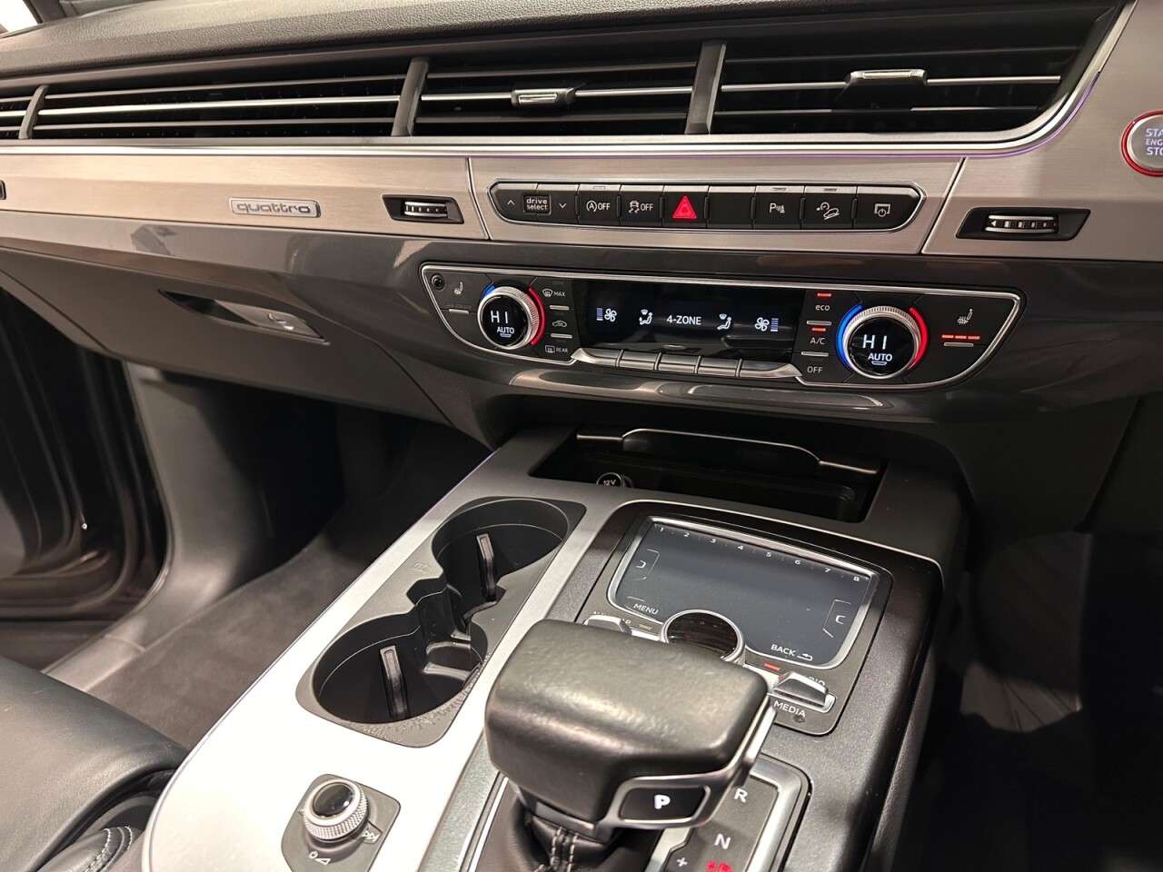 2017 AUDI SQ7 2017 AUDI SQ7