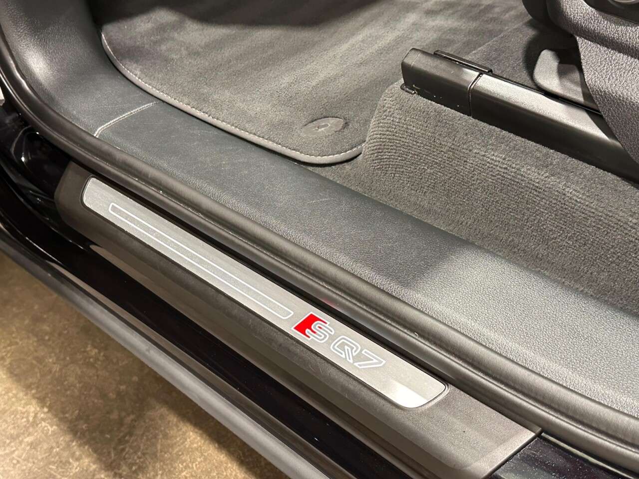 2017 AUDI SQ7 2017 AUDI SQ7