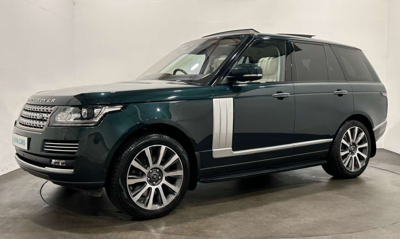 A 2017 LAND ROVER RANGE ROVER 4.4 SD V8 Autobiography SUV 5dr Diesel Auto 4WD Euro 6 (s/s) (339 ps) Very A 2017 LAND ROVER RANGE ROVER 4.4 SD V8 Autobiography SUV 5dr Diesel Auto 4WD Euro 6 (s/s) (339 ps) Very