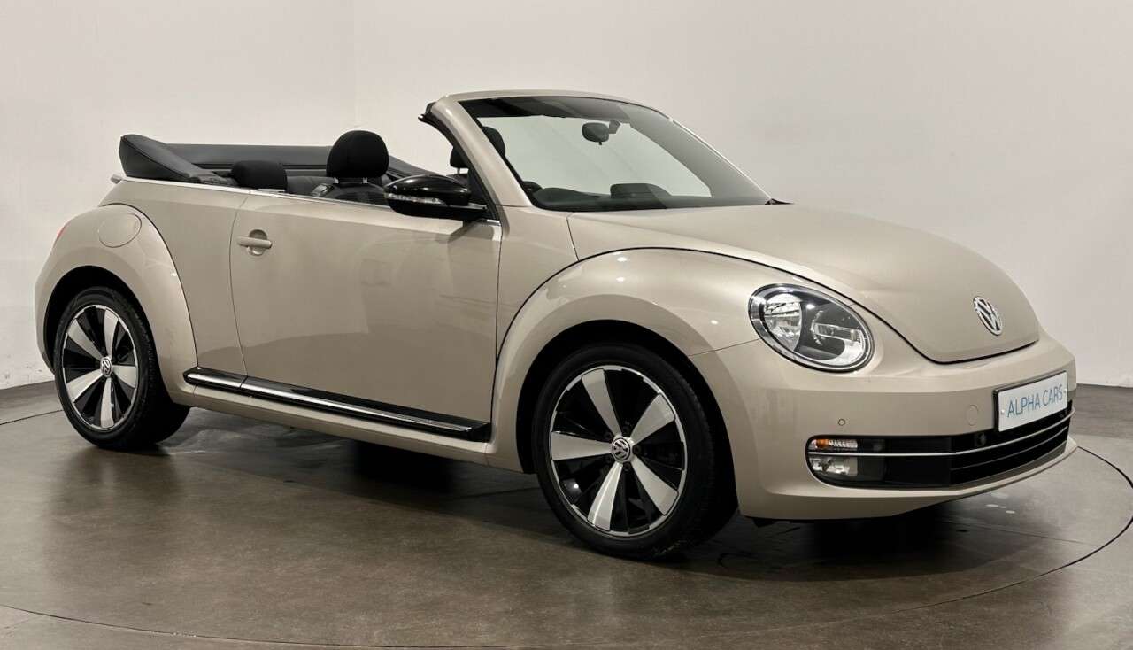 A 2015 VOLKSWAGEN BEETLE 1.4 TSI Sport Cabriolet 2dr Petrol Manual Euro 5 (160 ps) A 2015 VOLKSWAGEN BEETLE 1.4 TSI Sport Cabriolet 2dr Petrol Manual Euro 5 (160 ps)