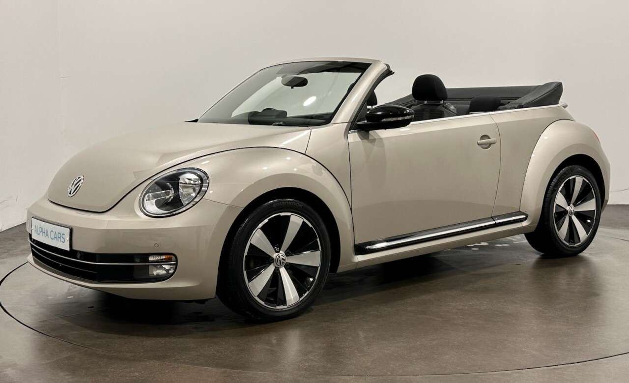 A 2015 VOLKSWAGEN BEETLE 1.4 TSI Sport Cabriolet 2dr Petrol Manual Euro 5 (160 ps) A 2015 VOLKSWAGEN BEETLE 1.4 TSI Sport Cabriolet 2dr Petrol Manual Euro 5 (160 ps)