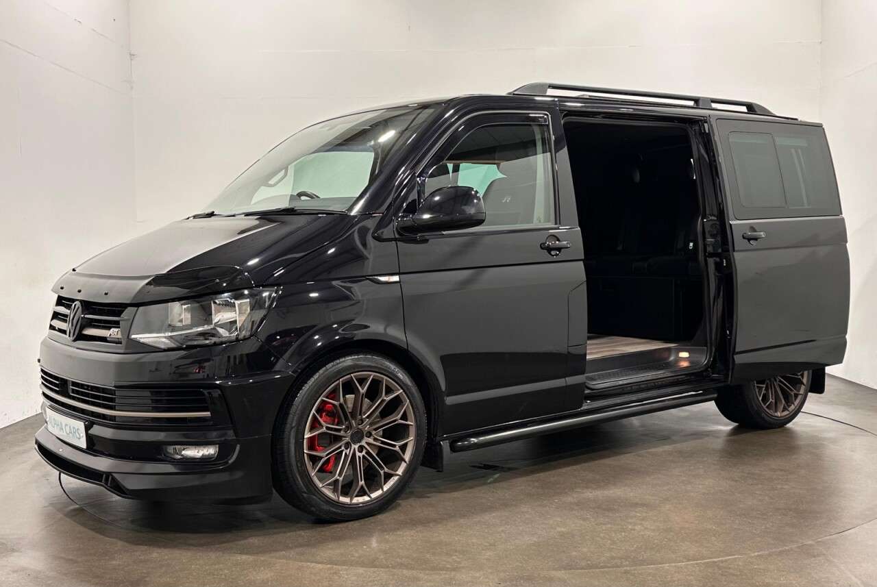 A 2018 VOLKSWAGEN TRANSPORTER 2.0 BiTDI T32 BlueMotion Tech Highline Kombi Double Cab 5dr Diesel Manual F A 2018 VOLKSWAGEN TRANSPORTER 2.0 BiTDI T32 BlueMotion Tech Highline Kombi Double Cab 5dr Diesel Manual F