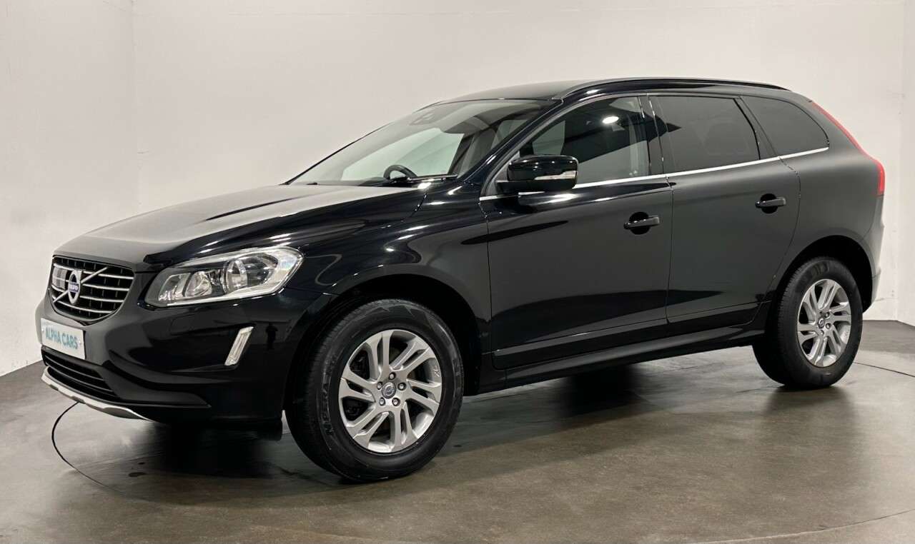 A 2015 VOLVO XC60 2.0 D4 SE Nav SUV 5dr Diesel Geartronic Euro 6 (s/s) (181 ps) Heated Front A 2015 VOLVO XC60 2.0 D4 SE Nav SUV 5dr Diesel Geartronic Euro 6 (s/s) (181 ps) Heated Front