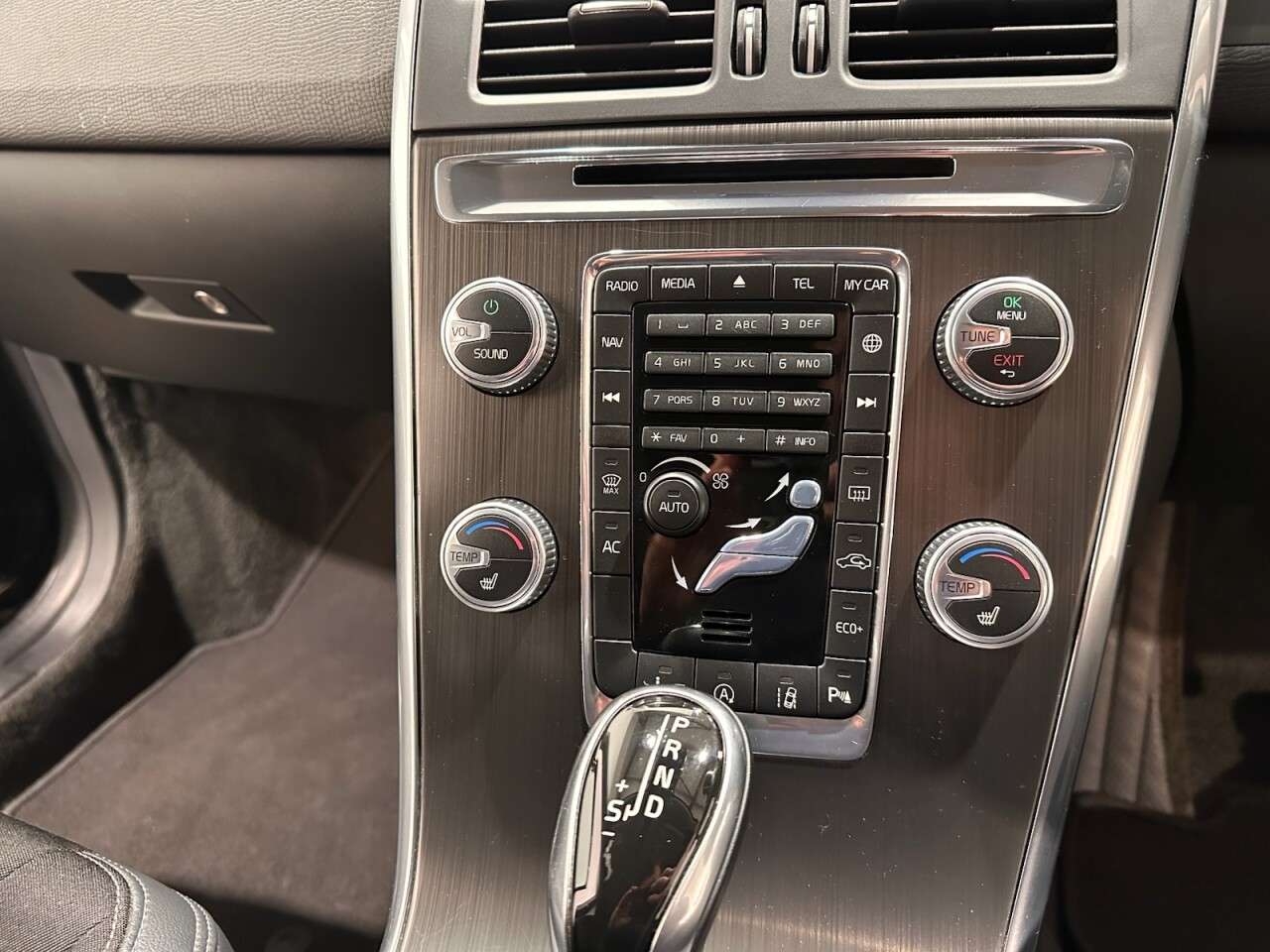 2015 VOLVO XC60 2015 VOLVO XC60