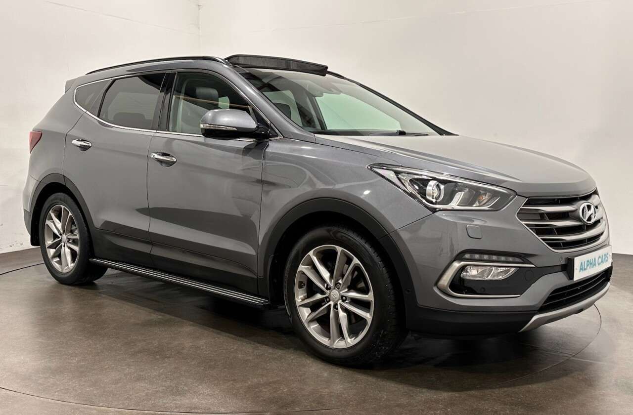 A 2016 HYUNDAI SANTA FE 2.2 CRDi Blue Drive Premium SE SUV 5dr Diesel Auto 4WD Euro 6 (s/s) (7 Seat A 2016 HYUNDAI SANTA FE 2.2 CRDi Blue Drive Premium SE SUV 5dr Diesel Auto 4WD Euro 6 (s/s) (7 Seat