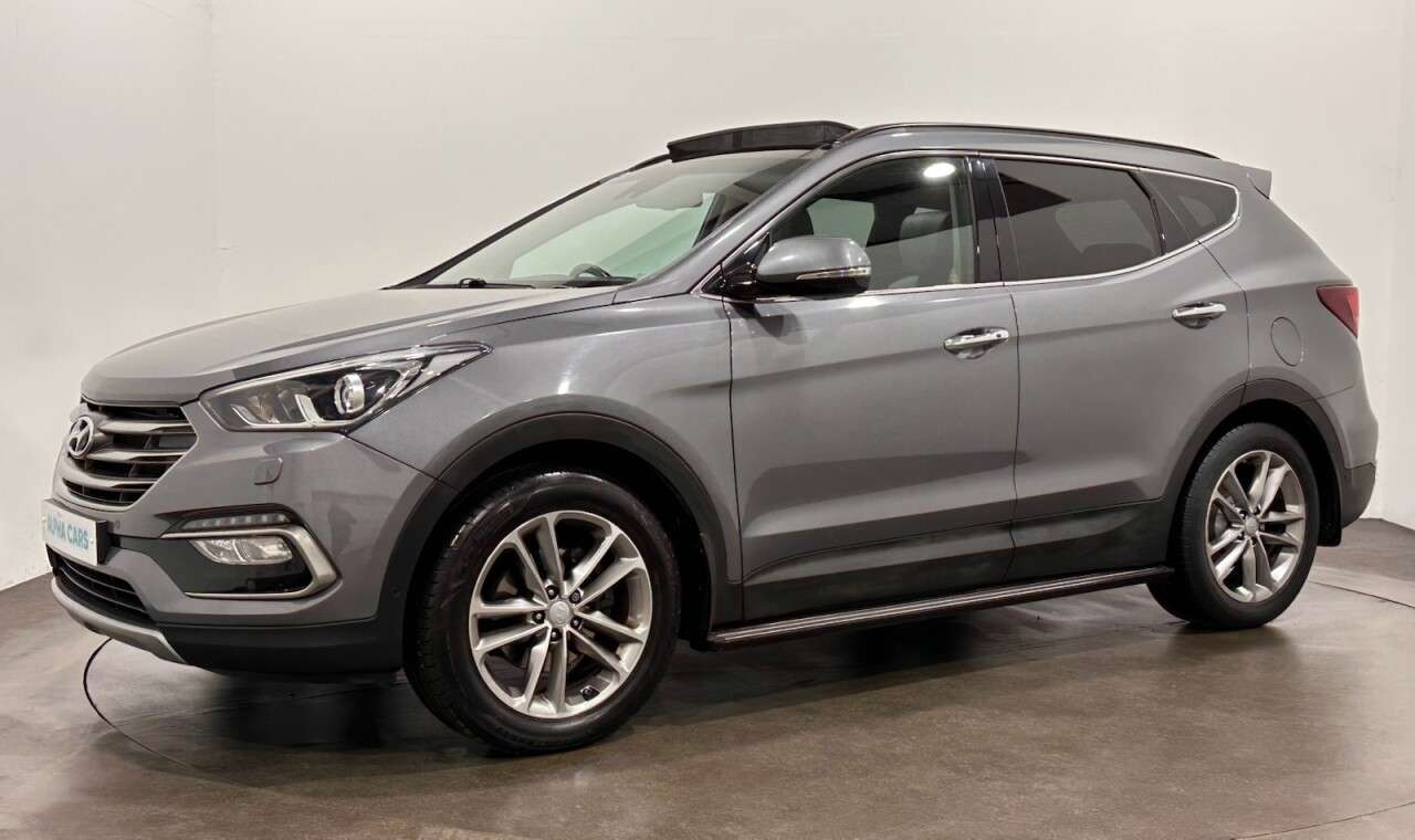 A 2016 HYUNDAI SANTA FE 2.2 CRDi Blue Drive Premium SE SUV 5dr Diesel Auto 4WD Euro 6 (s/s) (7 Seat A 2016 HYUNDAI SANTA FE 2.2 CRDi Blue Drive Premium SE SUV 5dr Diesel Auto 4WD Euro 6 (s/s) (7 Seat