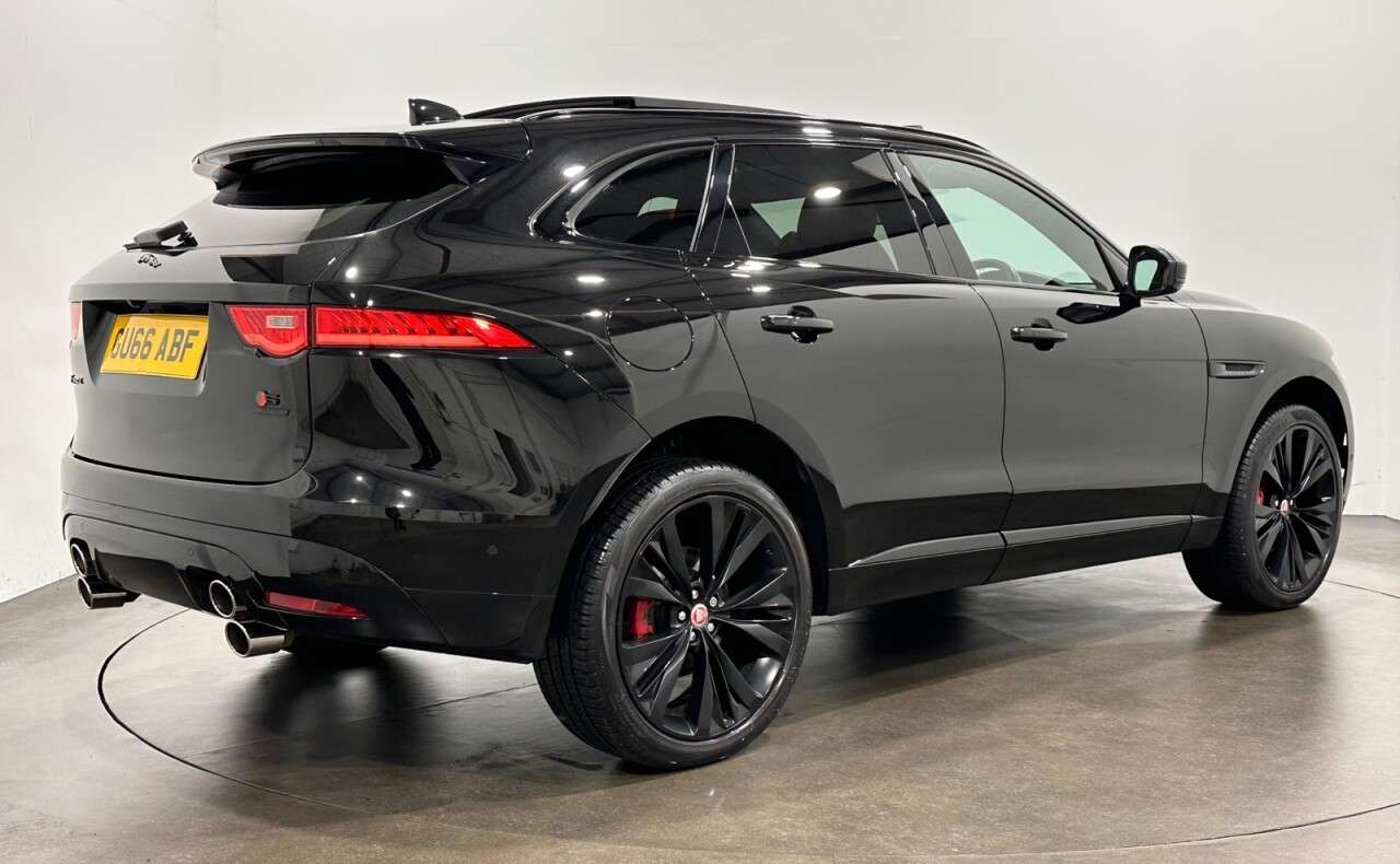 A 2016 JAGUAR F-PACE 3.0 V6 S SUV 5dr Petrol Auto AWD Euro 6 (s/s) (380 ps) A 2016 JAGUAR F-PACE 3.0 V6 S SUV 5dr Petrol Auto AWD Euro 6 (s/s) (380 ps)