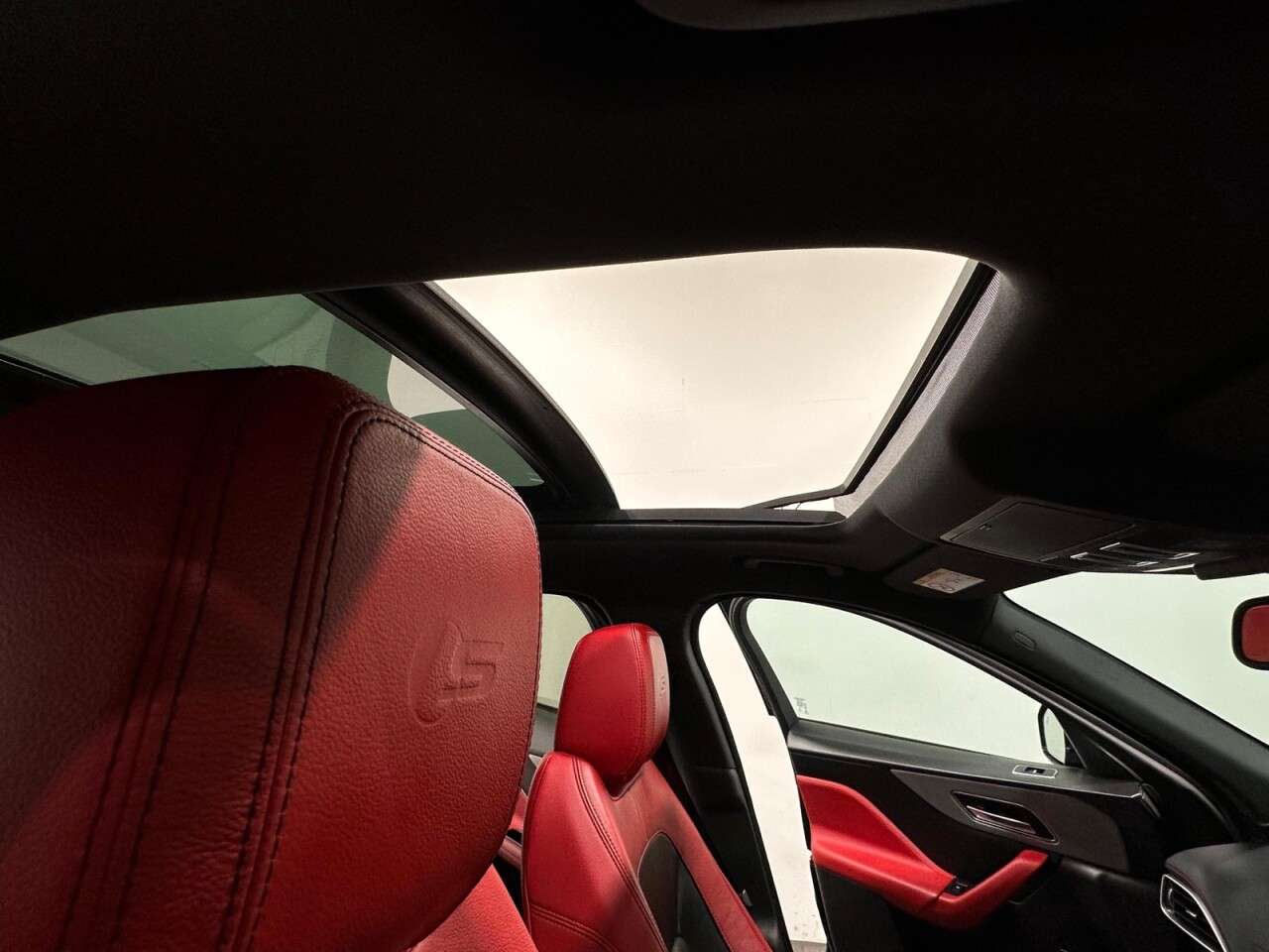 2016 JAGUAR F-PACE 2016 JAGUAR F-PACE