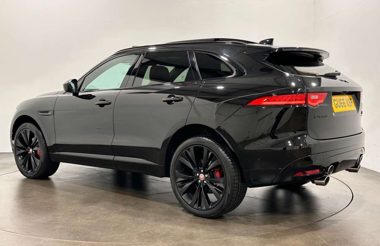 A 2016 JAGUAR F-PACE 3.0 V6 S SUV 5dr Petrol Auto AWD Euro 6 (s/s) (380 ps) A 2016 JAGUAR F-PACE 3.0 V6 S SUV 5dr Petrol Auto AWD Euro 6 (s/s) (380 ps)