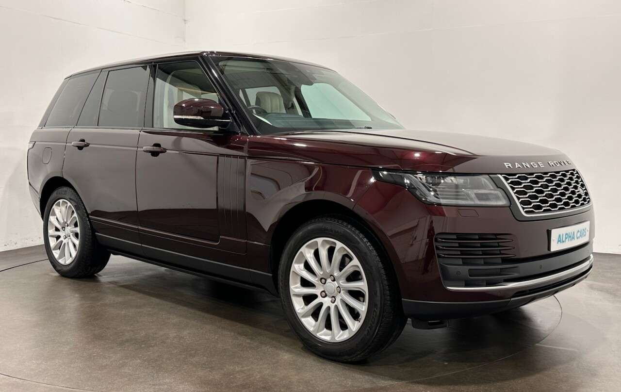 A 2019 LAND ROVER RANGE ROVER 3.0 SD V6 Vogue SUV 5dr Diesel Auto 4WD Euro 6 (s/s) (275 ps) A 2019 LAND ROVER RANGE ROVER 3.0 SD V6 Vogue SUV 5dr Diesel Auto 4WD Euro 6 (s/s) (275 ps)