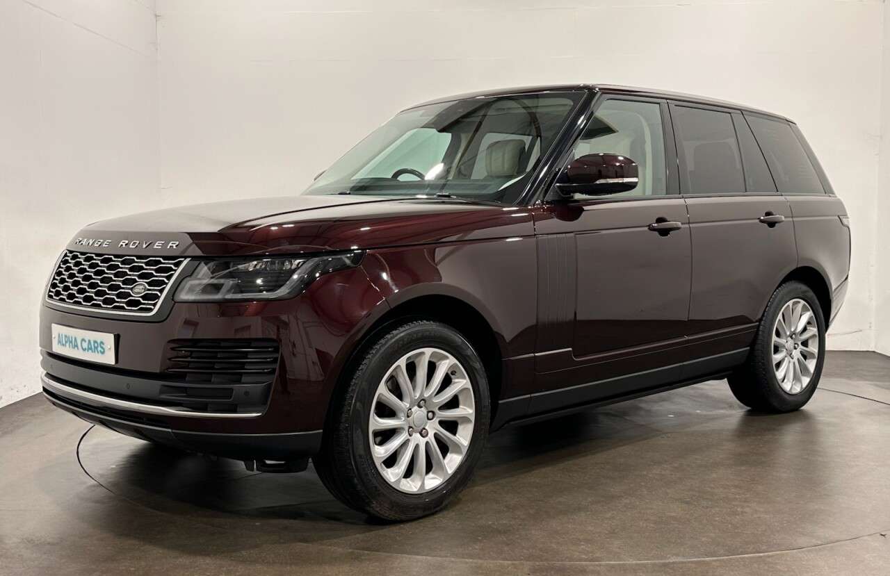 A 2019 LAND ROVER RANGE ROVER 3.0 SD V6 Vogue SUV 5dr Diesel Auto 4WD Euro 6 (s/s) (275 ps) A 2019 LAND ROVER RANGE ROVER 3.0 SD V6 Vogue SUV 5dr Diesel Auto 4WD Euro 6 (s/s) (275 ps)