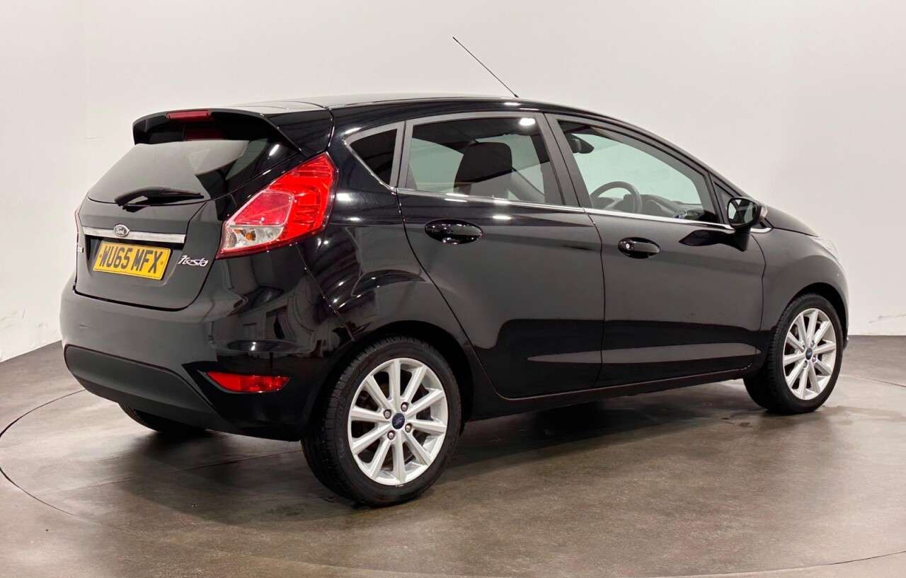 A 2015 FORD FIESTA 1.0T EcoBoost Titanium Hatchback 5dr Petrol Manual Euro 6 (s/s) (125 ps) A 2015 FORD FIESTA 1.0T EcoBoost Titanium Hatchback 5dr Petrol Manual Euro 6 (s/s) (125 ps)