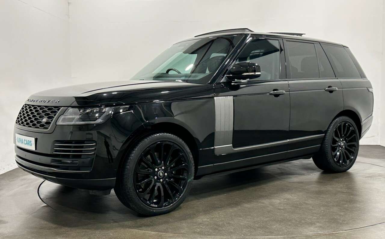 A 2019 LAND ROVER RANGE ROVER 4.4 SD V8 Autobiography SUV 5dr Diesel Auto 4WD Euro 6 (s/s) (339 ps) Compl A 2019 LAND ROVER RANGE ROVER 4.4 SD V8 Autobiography SUV 5dr Diesel Auto 4WD Euro 6 (s/s) (339 ps) Compl