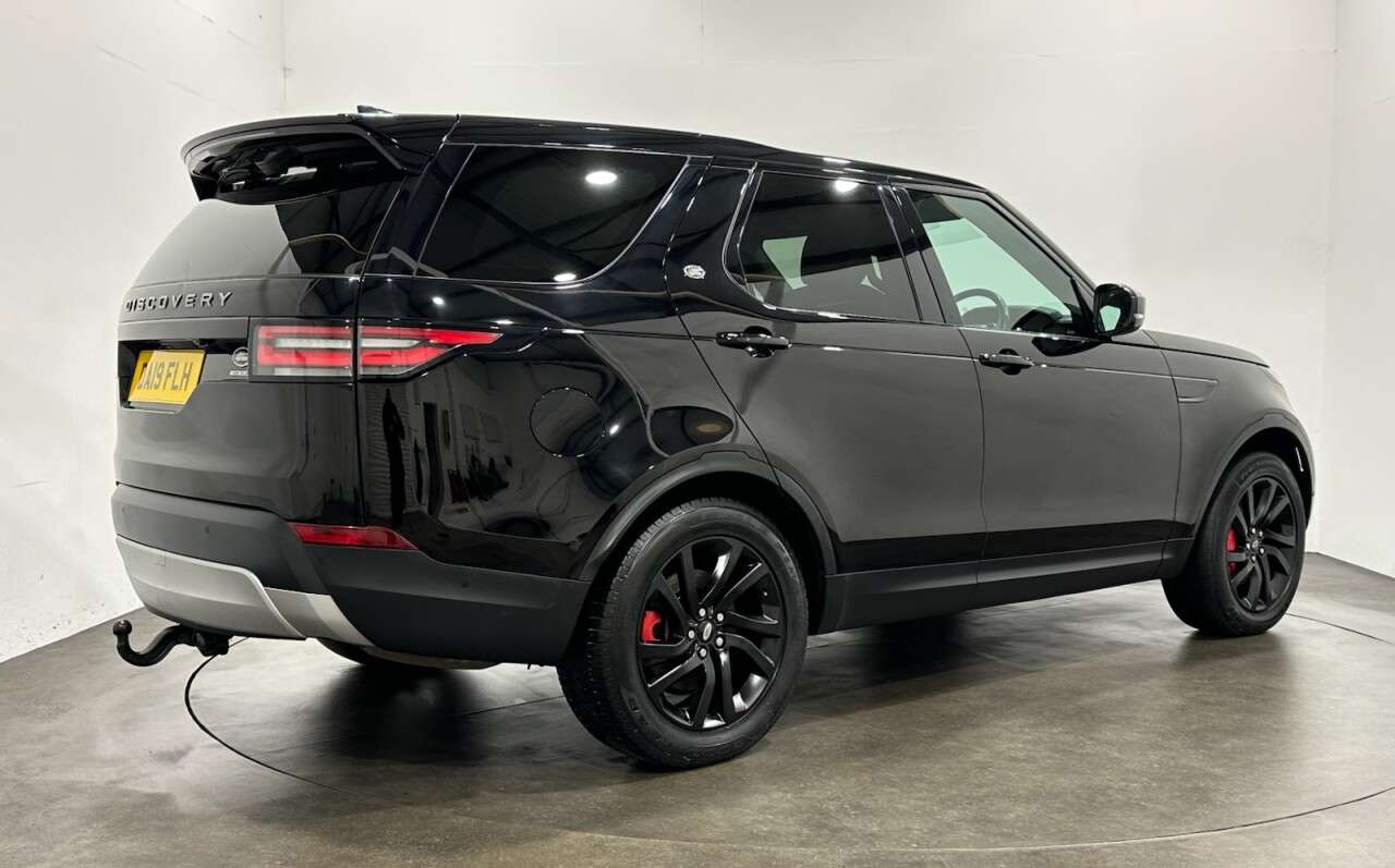 A 2019 LAND ROVER DISCOVERY 3.0 SD V6 HSE SUV 5dr Diesel Auto 4WD Euro 6 (s/s) (306 ps) 5 Seat Conversi A 2019 LAND ROVER DISCOVERY 3.0 SD V6 HSE SUV 5dr Diesel Auto 4WD Euro 6 (s/s) (306 ps) 5 Seat Conversi