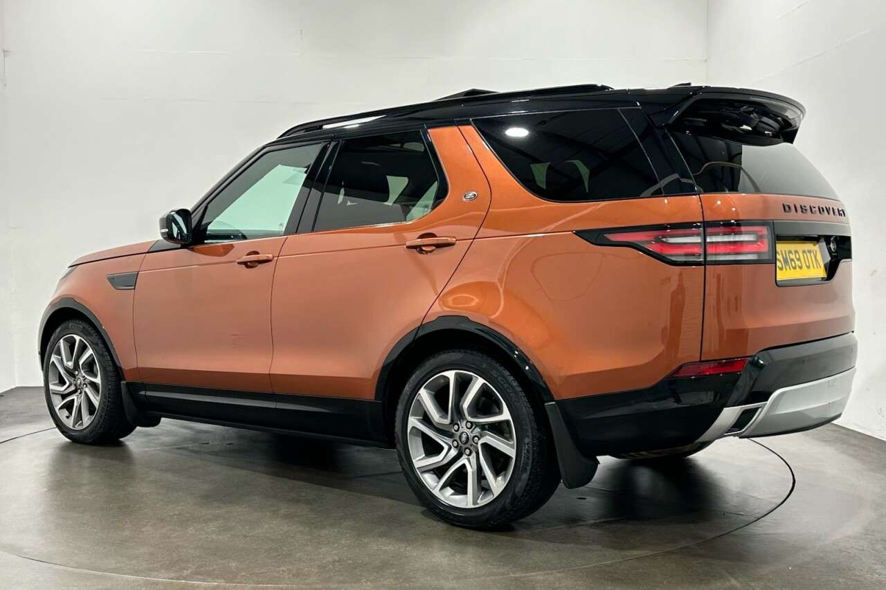 A 2019 LAND ROVER DISCOVERY 3.0 SD V6 Landmark Edition SUV 5dr Diesel Auto 4WD Euro 6 (s/s) (306 ps) St A 2019 LAND ROVER DISCOVERY 3.0 SD V6 Landmark Edition SUV 5dr Diesel Auto 4WD Euro 6 (s/s) (306 ps) St