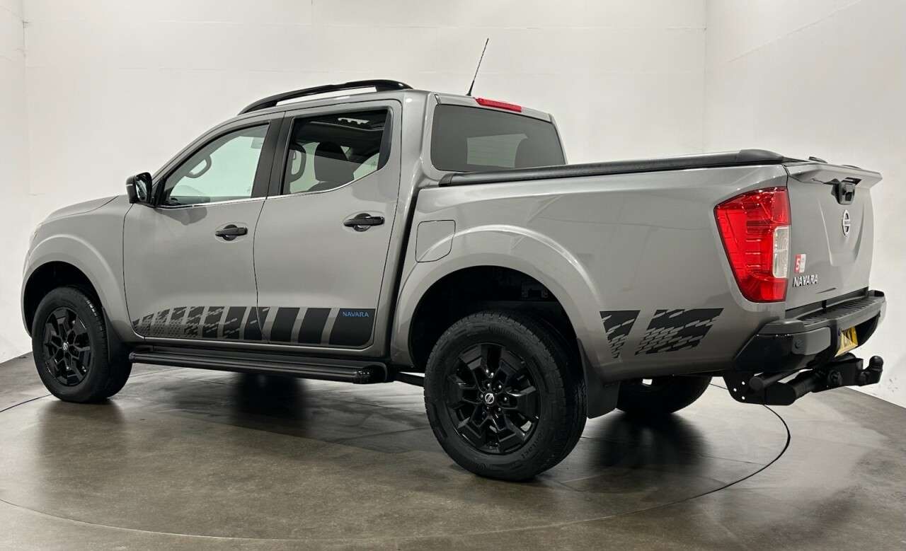 A 2021 NISSAN NAVARA 2.3 dCi N-Guard Pickup Double Cab 4dr Diesel Manual 4WD Euro 6 (s/s) (190 p A 2021 NISSAN NAVARA 2.3 dCi N-Guard Pickup Double Cab 4dr Diesel Manual 4WD Euro 6 (s/s) (190 p
