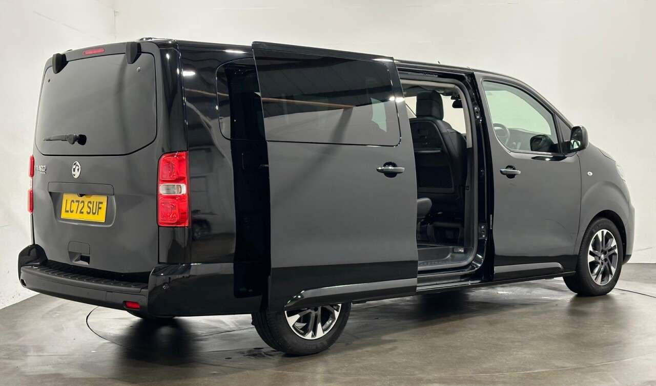 A 2022 VAUXHALL VIVARO 2.0L 5d AUTO 142 BHP Ultra Low Mileage 9020 Miles A 2022 VAUXHALL VIVARO 2.0L 5d AUTO 142 BHP Ultra Low Mileage 9020 Miles