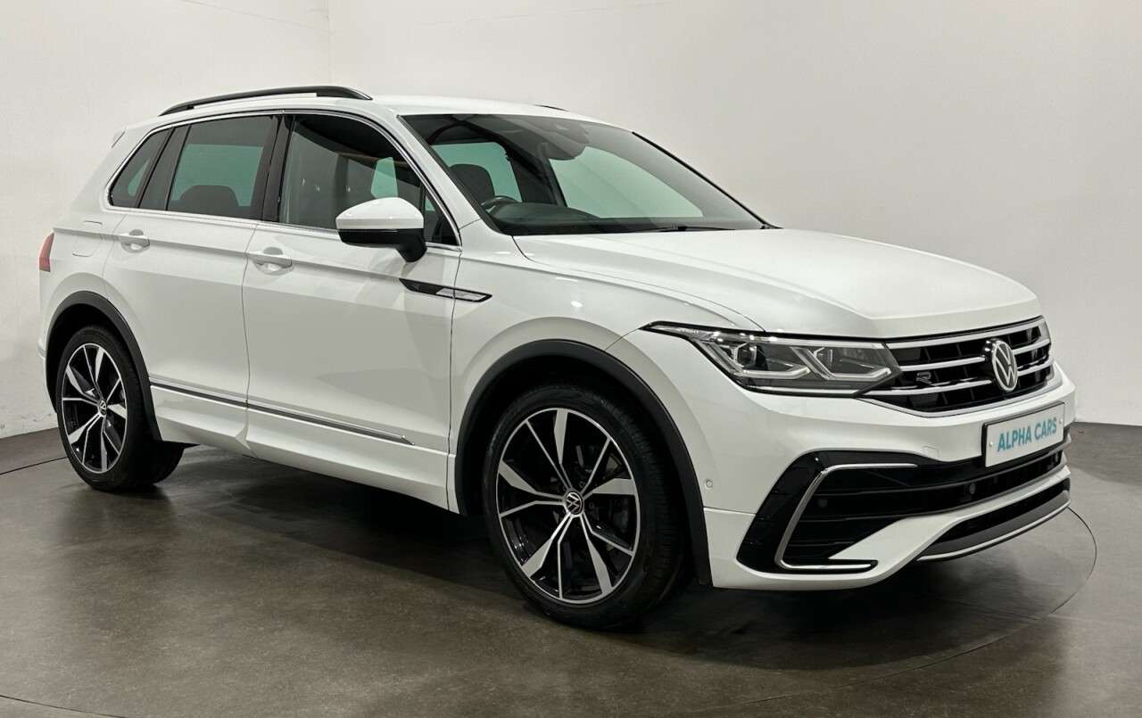 A 2021 VOLKSWAGEN TIGUAN 2.0 TDI R-Line SUV 5dr Diesel DSG 4Motion Euro 6 (s/s) (150 ps) Electric De A 2021 VOLKSWAGEN TIGUAN 2.0 TDI R-Line SUV 5dr Diesel DSG 4Motion Euro 6 (s/s) (150 ps) Electric De