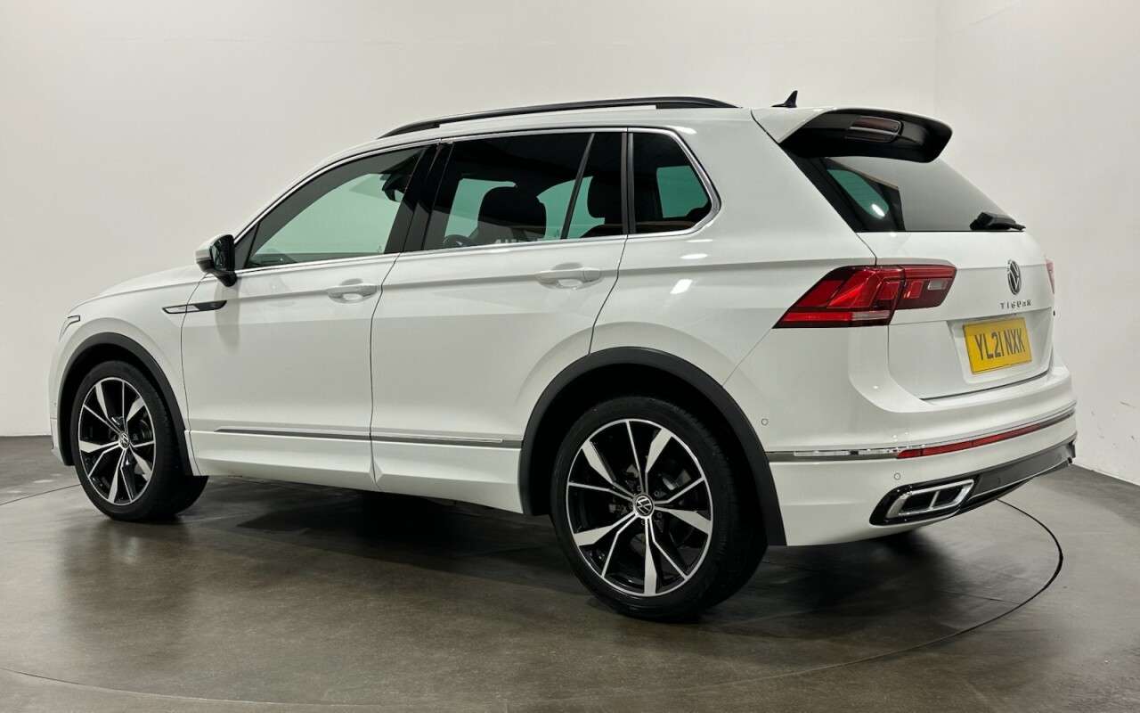 A 2021 VOLKSWAGEN TIGUAN 2.0 TDI R-Line SUV 5dr Diesel DSG 4Motion Euro 6 (s/s) (150 ps) Electric De A 2021 VOLKSWAGEN TIGUAN 2.0 TDI R-Line SUV 5dr Diesel DSG 4Motion Euro 6 (s/s) (150 ps) Electric De