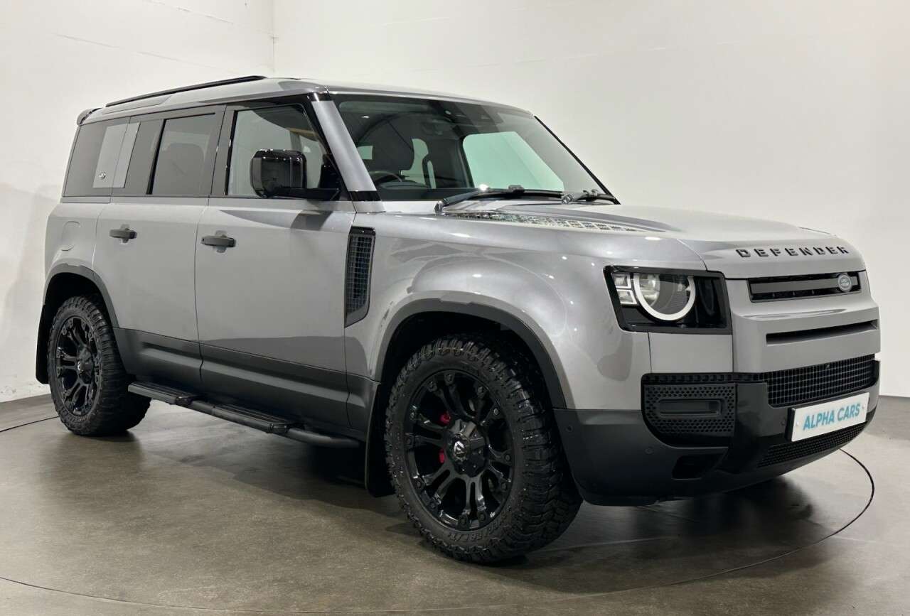 A 2021 LAND ROVER DEFENDER 3.0 D200 MHEV SUV 5dr 7 Seater Diesel Auto 4WD Euro 6 (s/s) (200 ps) Rear E A 2021 LAND ROVER DEFENDER 3.0 D200 MHEV SUV 5dr 7 Seater Diesel Auto 4WD Euro 6 (s/s) (200 ps) Rear E