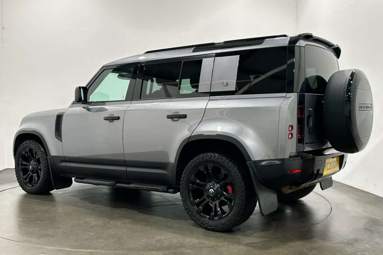 A 2021 LAND ROVER DEFENDER 3.0 D200 MHEV SUV 5dr 7 Seater Diesel Auto 4WD Euro 6 (s/s) (200 ps) Rear E A 2021 LAND ROVER DEFENDER 3.0 D200 MHEV SUV 5dr 7 Seater Diesel Auto 4WD Euro 6 (s/s) (200 ps) Rear E