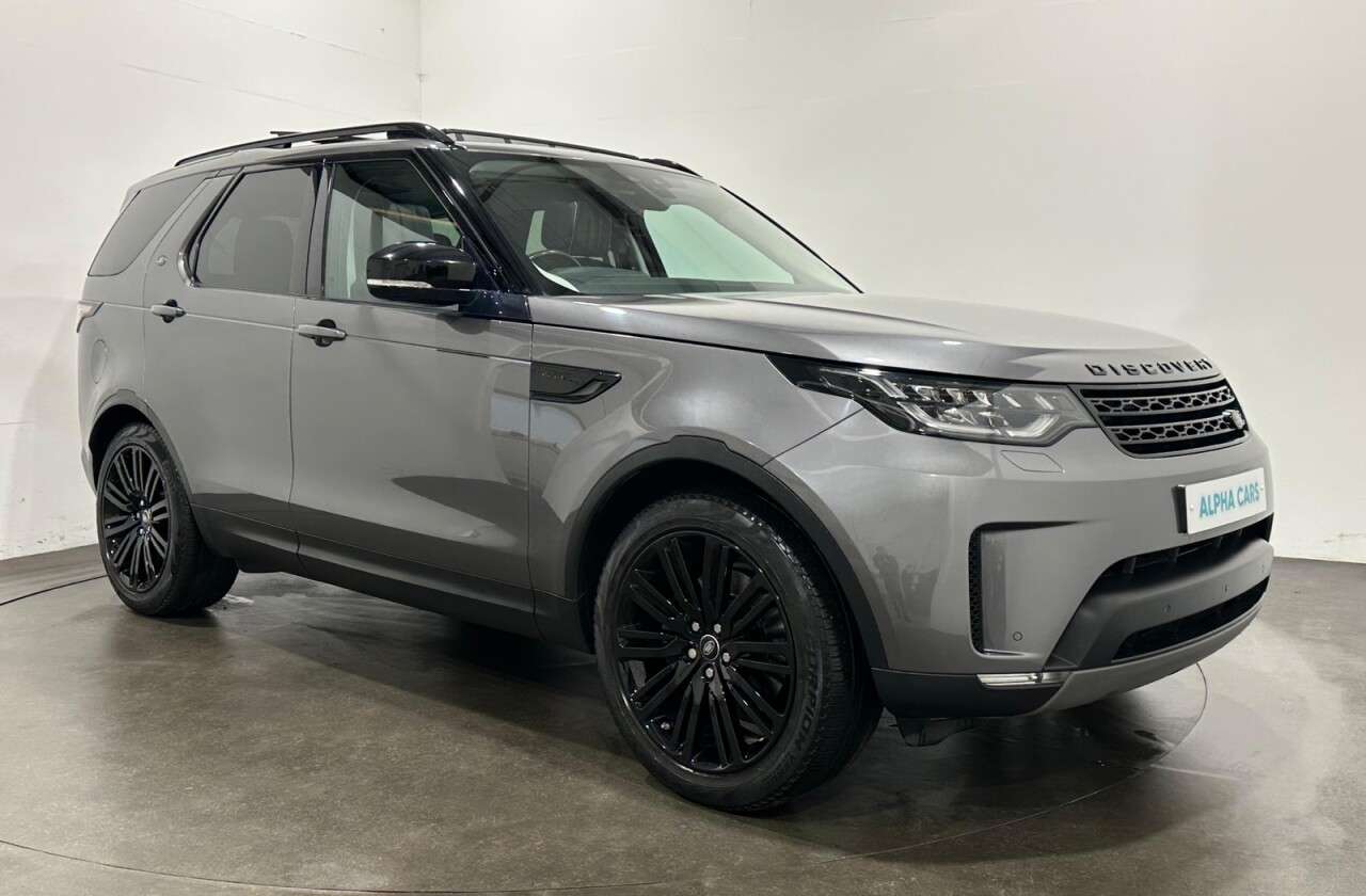 A 2017 LAND ROVER DISCOVERY 3.0 TD V6 HSE Luxury SUV 5dr Diesel Auto 4WD Euro 6 (s/s) (258 ps) A 2017 LAND ROVER DISCOVERY 3.0 TD V6 HSE Luxury SUV 5dr Diesel Auto 4WD Euro 6 (s/s) (258 ps)