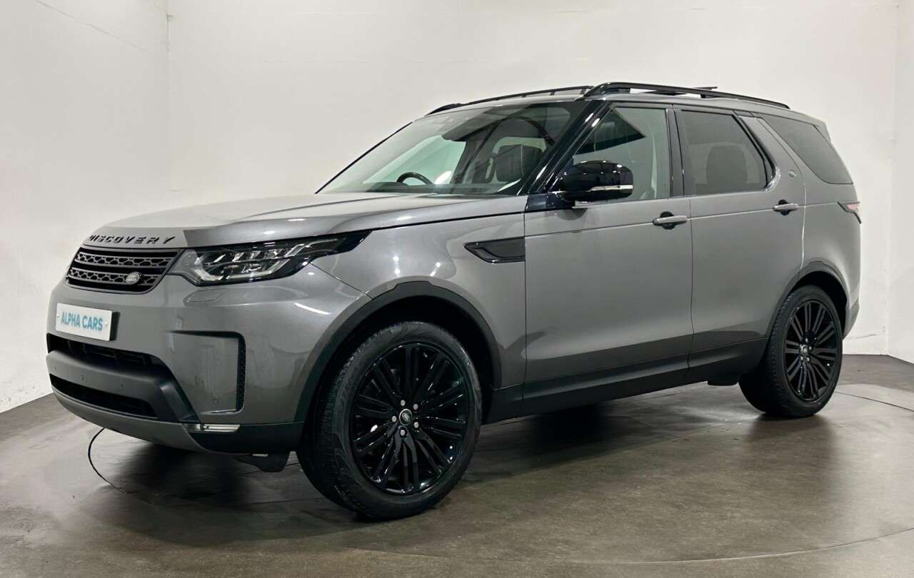A 2017 LAND ROVER DISCOVERY 3.0 TD V6 HSE Luxury SUV 5dr Diesel Auto 4WD Euro 6 (s/s) (258 ps) A 2017 LAND ROVER DISCOVERY 3.0 TD V6 HSE Luxury SUV 5dr Diesel Auto 4WD Euro 6 (s/s) (258 ps)