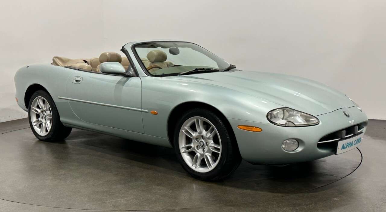A 2001 JAGUAR XF 4.0 Convertible 2dr Petrol Automatic (284 g/km, 290 bhp) A 2001 JAGUAR XF 4.0 Convertible 2dr Petrol Automatic (284 g/km, 290 bhp)