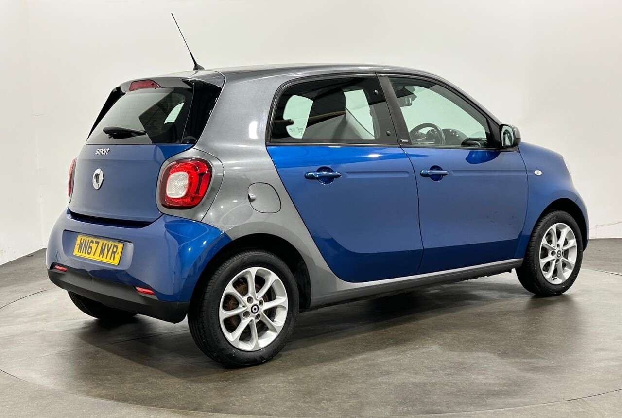 A 2017 SMART FORFOUR 1.0 Passion Hatchback 5dr Petrol Twinamic Euro 6 (s/s) (71 ps) A 2017 SMART FORFOUR 1.0 Passion Hatchback 5dr Petrol Twinamic Euro 6 (s/s) (71 ps)