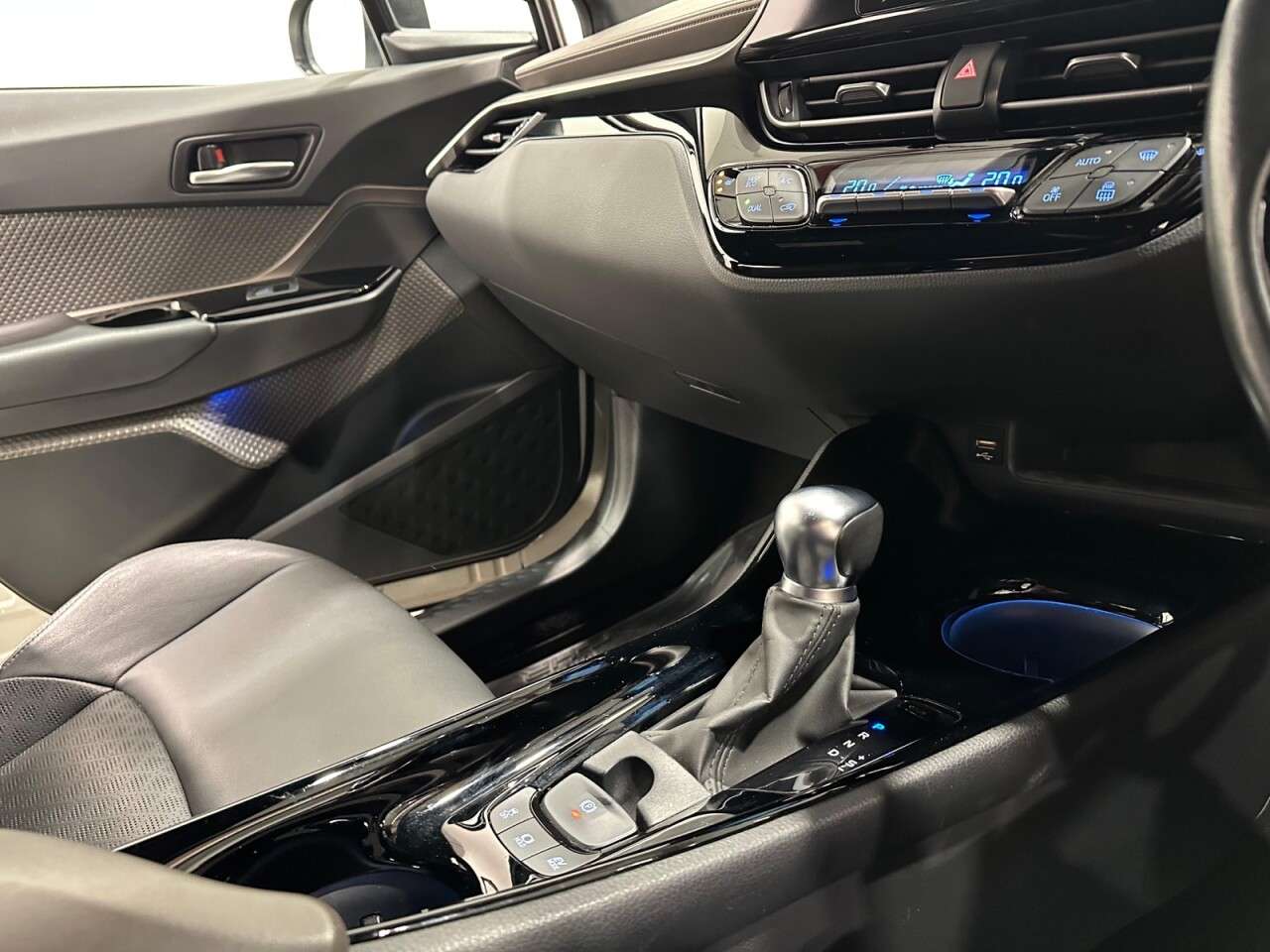 2022 TOYOTA C-HR 2022 TOYOTA C-HR