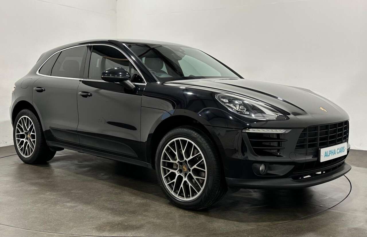 A 2017 PORSCHE MACAN 3.0 TD V6 S SUV 5dr Diesel PDK 4WD Euro 6 (s/s) (258 ps) Bose Sound A 2017 PORSCHE MACAN 3.0 TD V6 S SUV 5dr Diesel PDK 4WD Euro 6 (s/s) (258 ps) Bose Sound