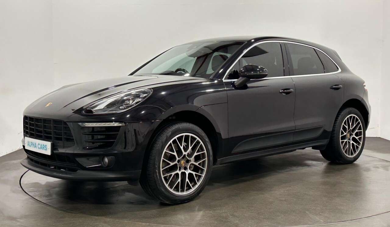 A 2017 PORSCHE MACAN 3.0 TD V6 S SUV 5dr Diesel PDK 4WD Euro 6 (s/s) (258 ps) Bose Sound A 2017 PORSCHE MACAN 3.0 TD V6 S SUV 5dr Diesel PDK 4WD Euro 6 (s/s) (258 ps) Bose Sound