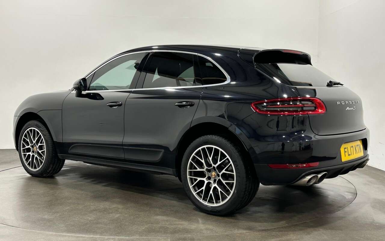 A 2017 PORSCHE MACAN 3.0 TD V6 S SUV 5dr Diesel PDK 4WD Euro 6 (s/s) (258 ps) Bose Sound A 2017 PORSCHE MACAN 3.0 TD V6 S SUV 5dr Diesel PDK 4WD Euro 6 (s/s) (258 ps) Bose Sound