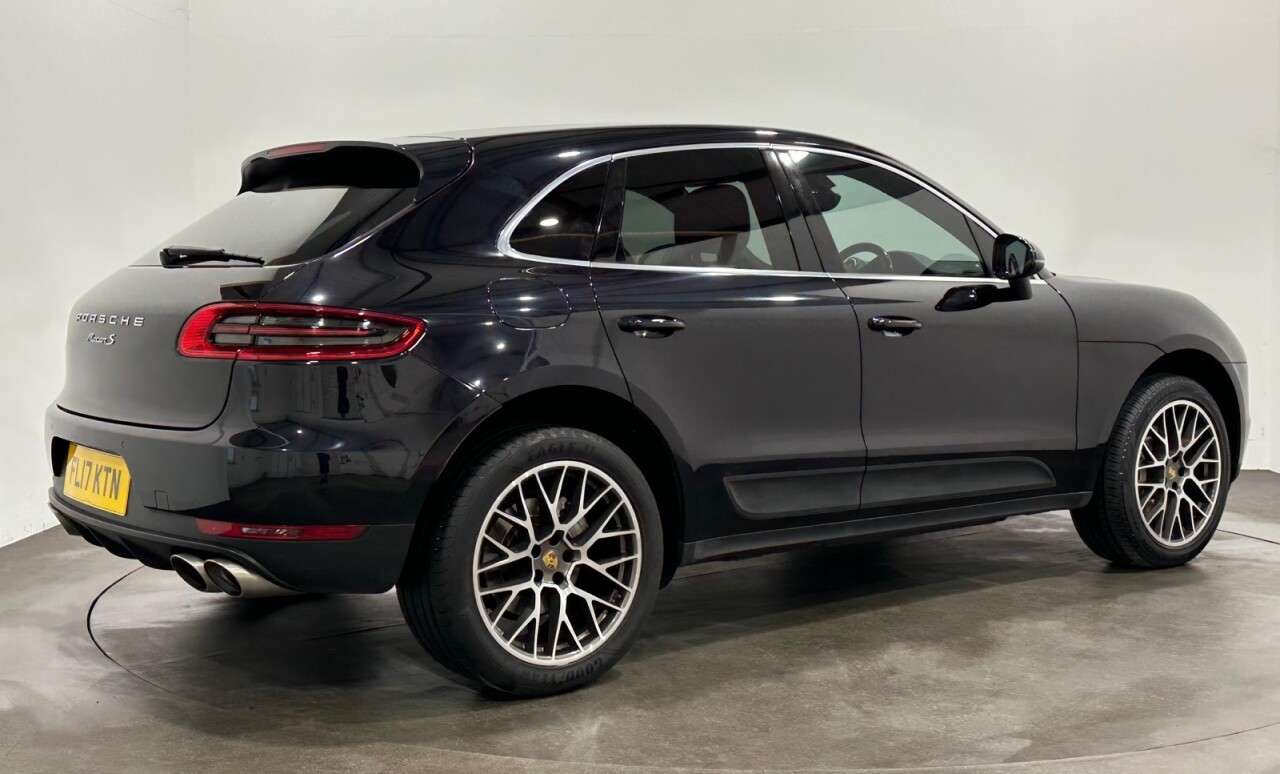 A 2017 PORSCHE MACAN 3.0 TD V6 S SUV 5dr Diesel PDK 4WD Euro 6 (s/s) (258 ps) Bose Sound A 2017 PORSCHE MACAN 3.0 TD V6 S SUV 5dr Diesel PDK 4WD Euro 6 (s/s) (258 ps) Bose Sound