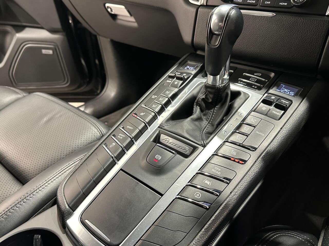 2017 PORSCHE MACAN 2017 PORSCHE MACAN