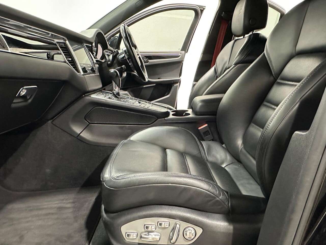 2017 PORSCHE MACAN 2017 PORSCHE MACAN