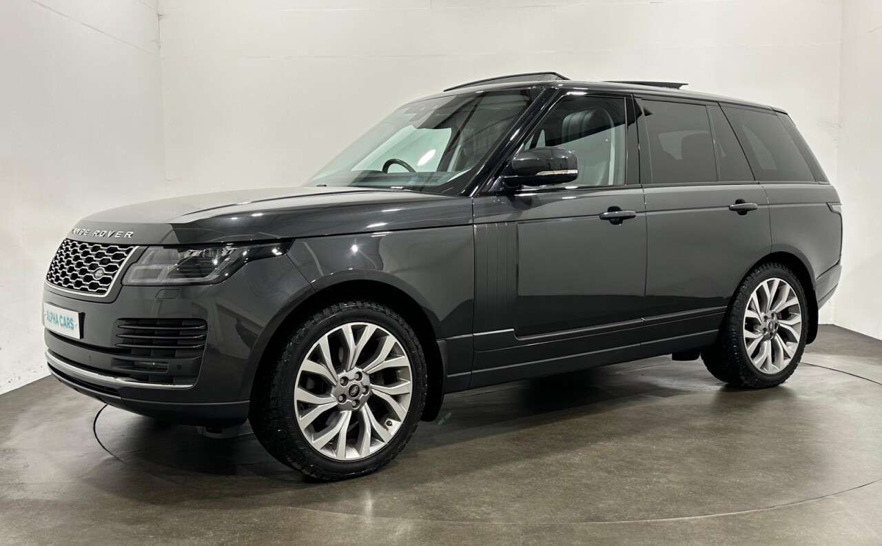 A 2019 LAND ROVER RANGE ROVER 3.0 SD V6 Vogue SUV 5dr Diesel Auto 4WD Euro 6 (s/s) (275 ps) Apple Car Pla A 2019 LAND ROVER RANGE ROVER 3.0 SD V6 Vogue SUV 5dr Diesel Auto 4WD Euro 6 (s/s) (275 ps) Apple Car Pla