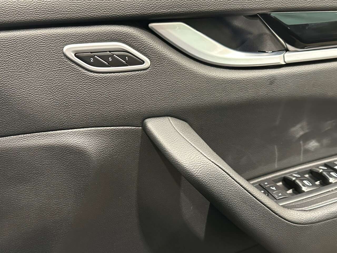 2020 MASERATI LEVANTE 2020 MASERATI LEVANTE