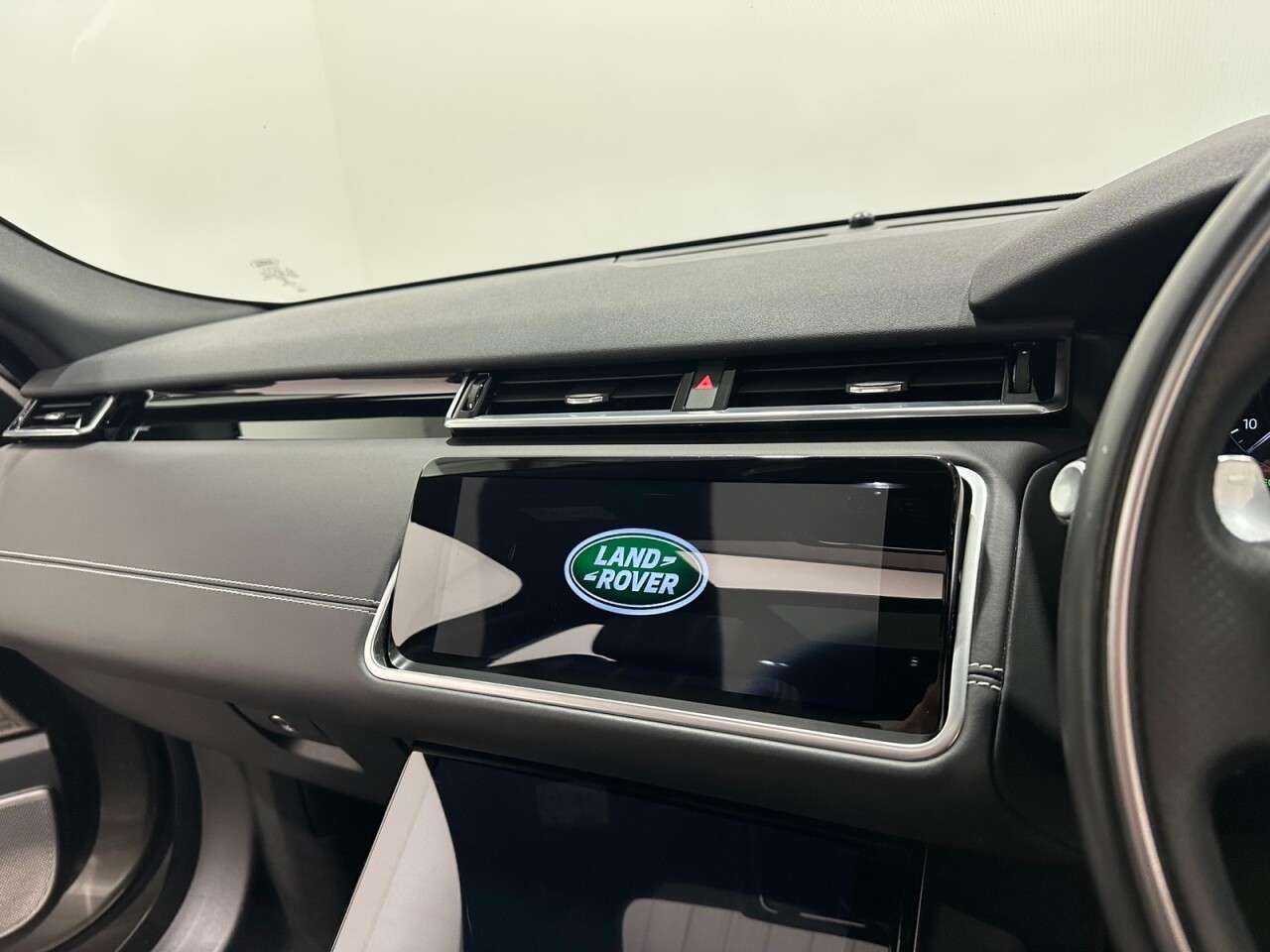 2019 LAND ROVER RANGE ROVER VELAR 2019 LAND ROVER RANGE ROVER VELAR