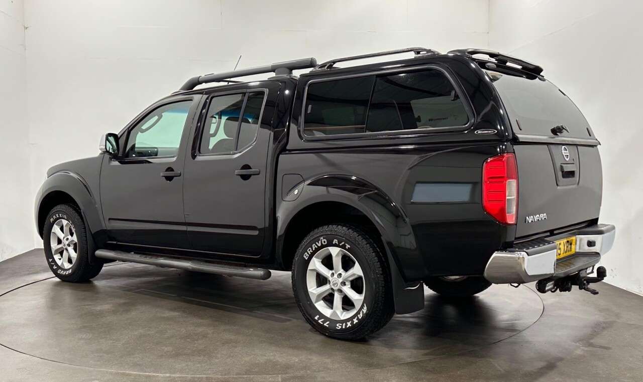 A 2015 NISSAN NAVARA 2.5 dCi Tekna Pickup Double Cab 4dr Diesel Manual 4WD Euro 5 (190 ps) Rear A 2015 NISSAN NAVARA 2.5 dCi Tekna Pickup Double Cab 4dr Diesel Manual 4WD Euro 5 (190 ps) Rear